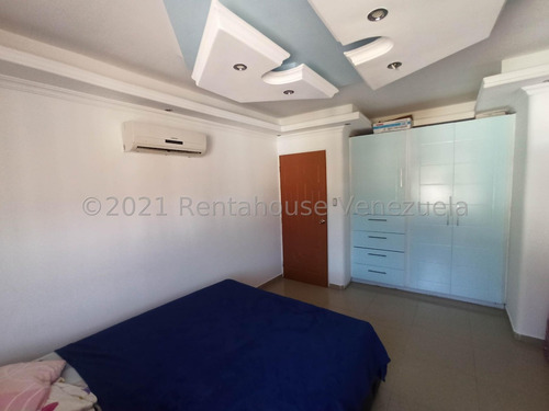 Casa En Venta En El Limon Maracay Aragua 23-15629 Irrr