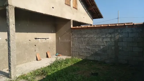 Casa 2 Dormitórios Em Bairro Residencial, Próximo A Comércios, Escolas, Transportes E Muito Mais!