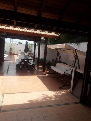 Casa Con Piscina En Colinas Del Mirador