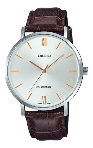 Reloj de pulsera Casio Dress MTP-VT01 de cuerpo color plateado, analógico, para hombre, fondo plateado, con correa de cuero color marrón, agujas color naranja, dial naranja, bisel color plateado y hebilla simple