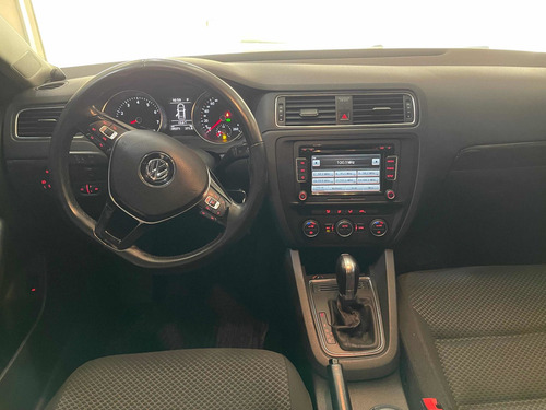 Imagen 10 de 14 de Volkswagen Vento 2015 2.5 Advance Plus 170cv Tiptronic