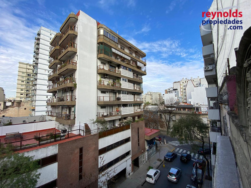 ¡casa De 4 Plantas Con Terraza, 100 Años De Antigüedad, Posibilidad De Construir!