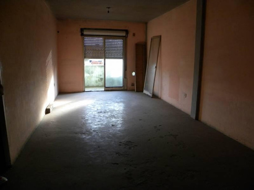 Imagen 3 de 6 de Departamento En Venta A 300 Mts De Ruta N°3 Y Esquina De Av. Luro