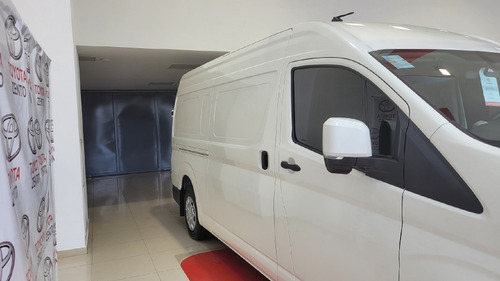 Toyota Hiace 2.8 Tdi Furgón 6at L2h2 3a 5p