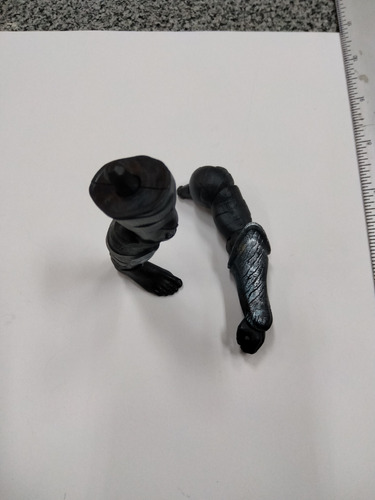 Dc Multiverse Ares Cnc, Pierna Derecha Y Brazo Izquierdo (2) (Usado)