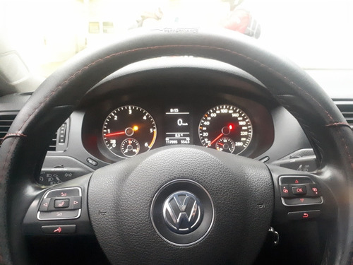 Imagen 11 de 14 de Volkswagen Vento 2013 2.0 Luxury I 140cv