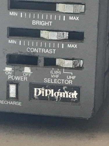 Imagem 2 de 6 de Tv Antiga 5 Polegadas Diplomat 190 C/ Defeito Preto E Branco