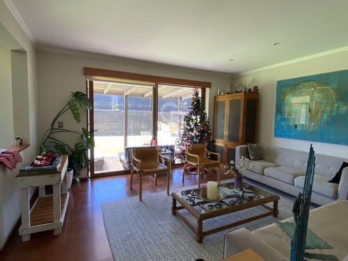 Fundo El Venado, Con Amplio Jardin Y En Condominio