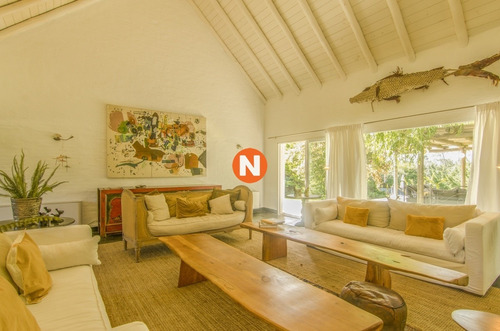Espectacular Casa En Venta En El Golf, Unica Con 7000 Mt2 De Terreno.- Ref: 209160