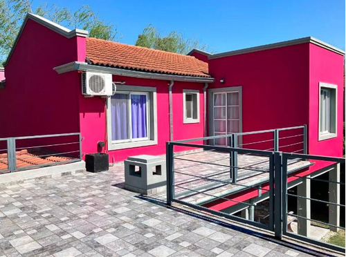 Casa En Venta Barrio Haras Maria Elena 4 Ambientes Fondo Libre Piscina