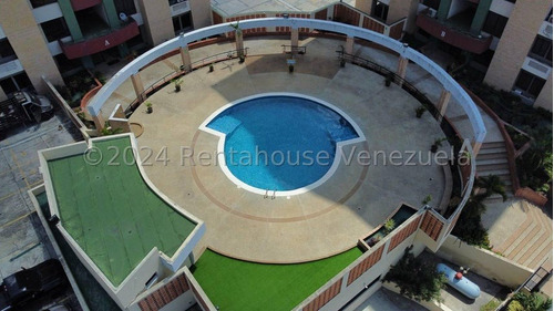 Apartamento En Alquiler Triangulo Del Este  Amoblado Jrh  #24-21352