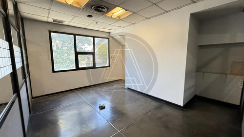 Depósito Con Oficinas 1900m2 En Alquiler - Barracas