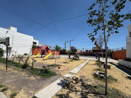 Casa En Renta Chulavista Iii, Queretaro. 3 Rec, 3 Baños, Privada Con Alberca
