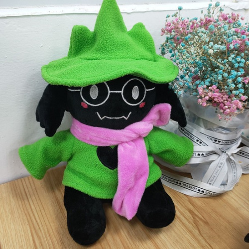 Pelúcia Personagem Ralsei Jogo Deltarune