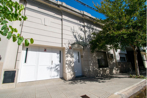 Casa En Constituyentes, 3 Dorm Patio Y Cochera.