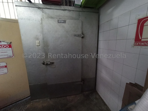 Vende Frigorífico Con Excelente Punto Comercial, Zona Muy Concurrida De Turmero Aragua 24-1133 Irrr
