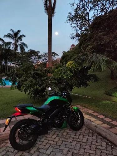 Moto Dominar Verde Con Barras De Lujo En Excelente Estado