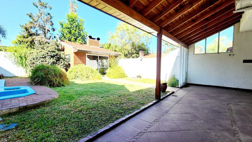 Casa 4 Amb Cochera Pileta Castelar Norte Permuta