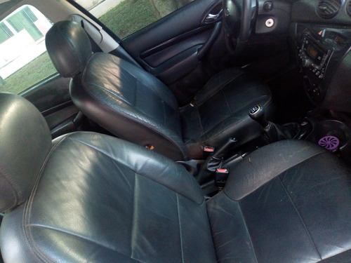 Ford- Focus Sedã