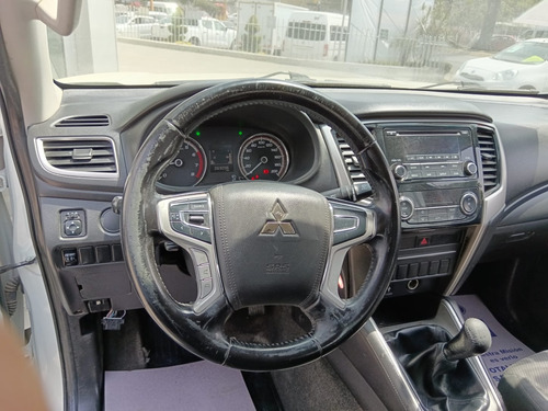 Mitsubishi L200 2.4 Cabina Doble 4x2 Mt