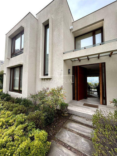 Casa En Venta De 6 Dorm. En Lo Barnechea