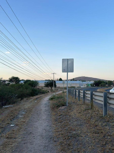 Terreno Sobre Carretera San Juan Del Río - Jalpan De Serra. Sup. 14,082.49 M2