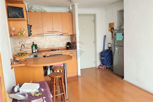 Imagen 3 de 10 de Arriendo Departamento 1d+1b - Metro Santa Ana