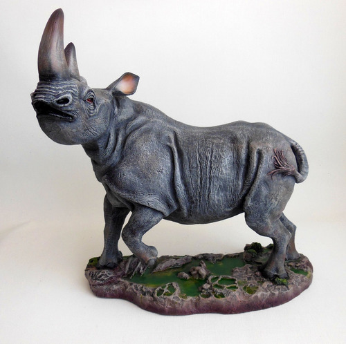 Escultura Realista De Poliresina De Rinoceronte