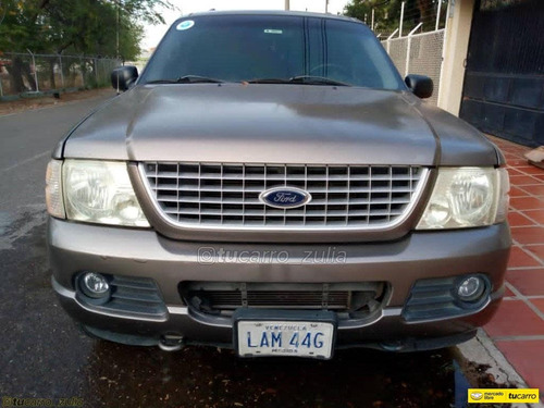 Ford Explorer .