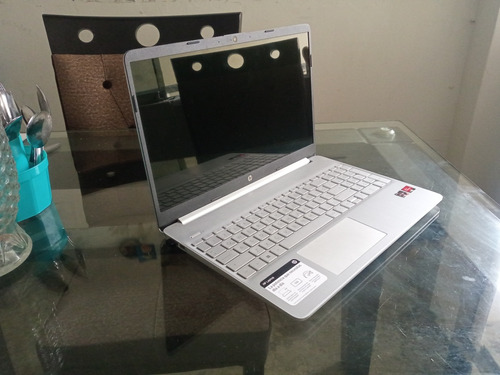 Laptop Hp Casi Nueva De 15 Pulgadas 