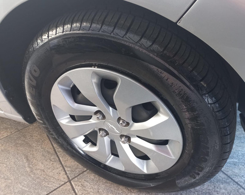 Imagem 7 de 9 de Chevrolet Onix Onix Hatch Lt 1.0 8v Flexpower 5p Mec. Flex