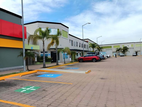 Local O Bodega En Renta De Triple Altura En Prol. Luis Pasteur Sur, Cimatario, Querétaro