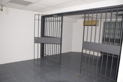 Amplio Local Comercial Sobre Av Roosevelt- Ref: 6517