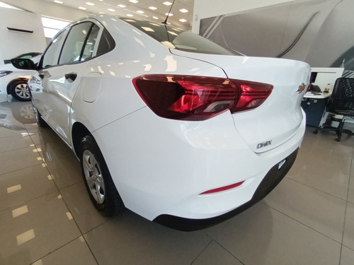 Imagen 18 de 23 de Chevrolet Onix Plus 1.2 Ls Mr