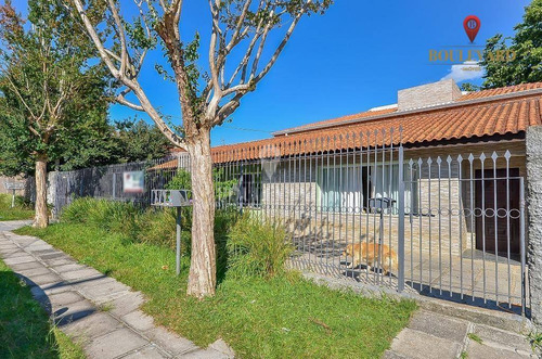 Imagem 1 de 15 de Casa Térrea De Esquina À Venda, 250 M² Por R$ 850.000 - Guabirotuba - Curitiba/pr - Ca0194