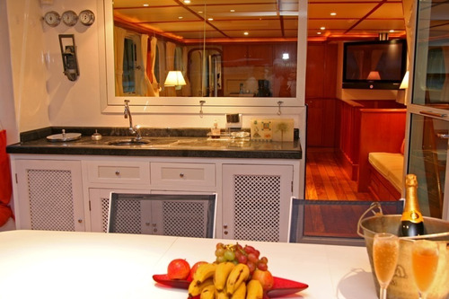 Imagem 6 de 8 de Trawler 68