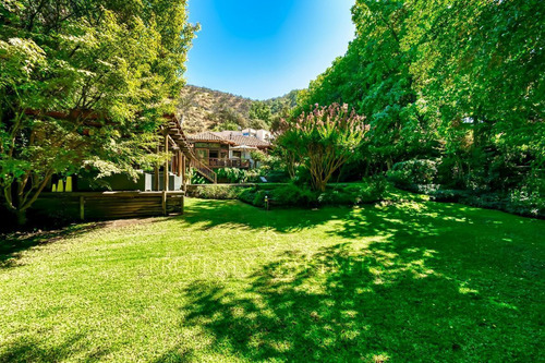 Chilena, Con Gran Jardín Formado, El Arrayán