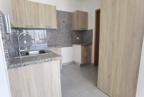 Apartamento Con Vista Despejada En Evaristo Morales