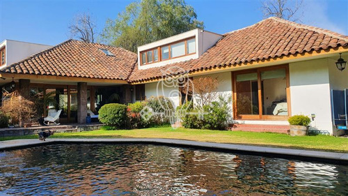 Venta Espectacular Casa 5d,5b Piscina En Vitacura