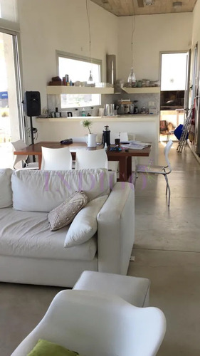 Punta Piedras En Venta, Excepcional Propiedad Construida Por El Arquitecto Martin Gomez.