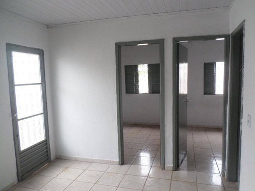 Imagem 5 de 8 de Casa Com 2 Dormitórios Para Alugar Por R$ 700,00/mês - Conjunto Habitacional Engenheiro Otávio Rasi - Bauru/sp - Ca0012