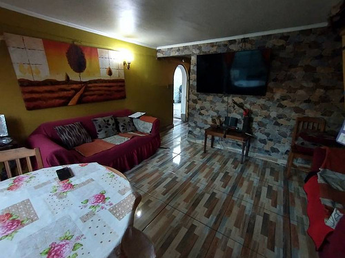 Casa De 2 Pisos Con 3d/2b. Privilegiada Ubicación