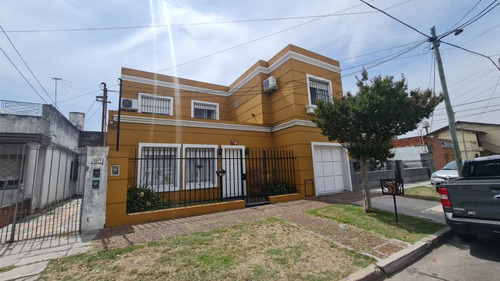 Venta De Casa En Villa Luzuriaga,