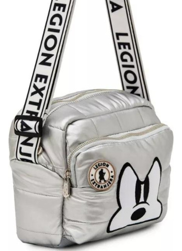 Cartera Bandolera Cumbre Diamond Mickey Silver Legion Color Plateado Color de la correa de hombro BLANCA Y NEGRA Diseño de la tela Liso