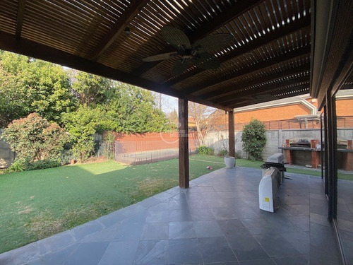Casa En Venta De 4 Dorm. En Lo Barnechea
