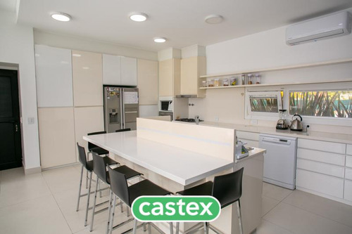 Moderna Casa En Venta En Terravista, General Rodriguez