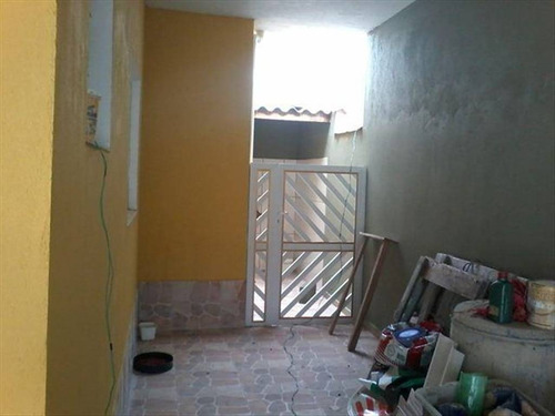 Imagem 3 de 30 de Imóvel Novo Tipo Casa Térrea Em Condominio Fechado Com Excelente Acabamento Com Azulejo Até O Teto Tanto Na Cozinha Como No Banheiro E Moldura De Gesso Nestes Dois Ambientes Janela De Alumínio Cor B