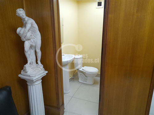 En Paseo Bulnes, 10 Privados, 4 Baños, La Moneda