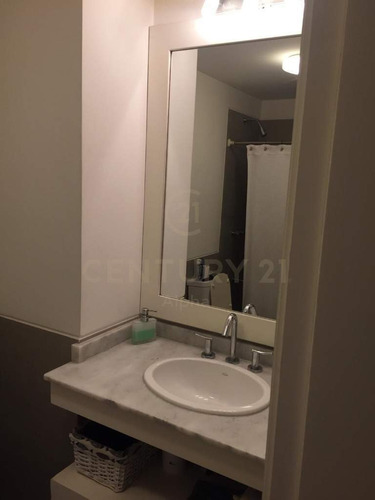 Alquiler Apartamento En Carrasco Tipo Casa, Con Piscina De Uso Exclusivo