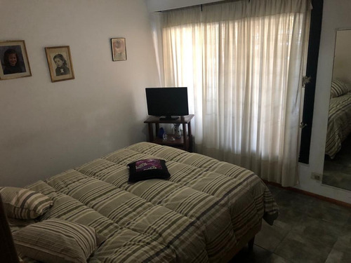 Imagen 10 de 23 de Chalet 4 Ambientes Con Dependencia De Servicio .